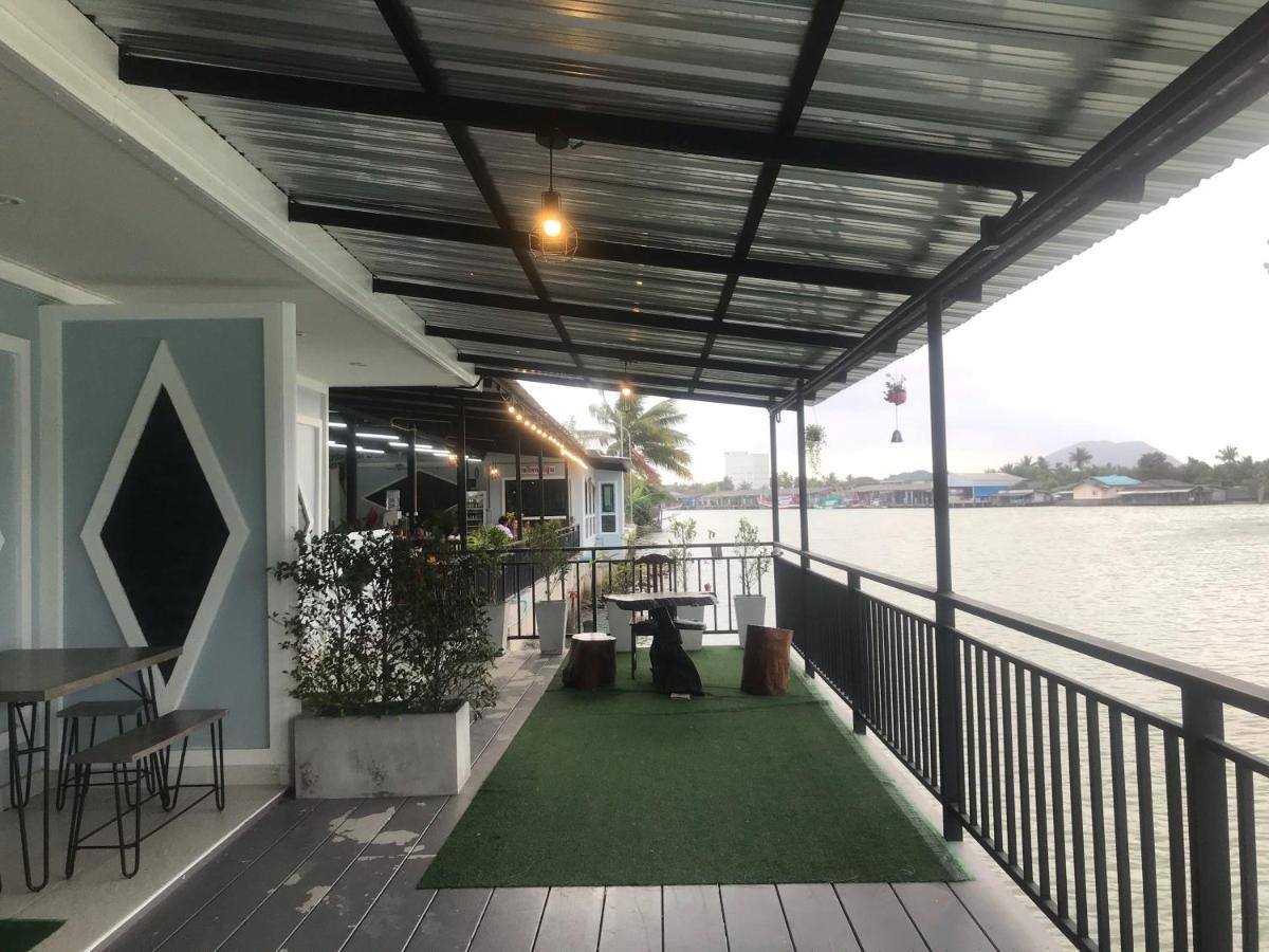 Chaiyai River Front Hotel Sichon Extérieur photo