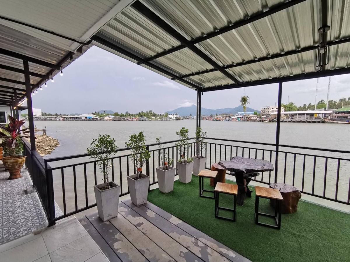 Chaiyai River Front Hotel Sichon Extérieur photo
