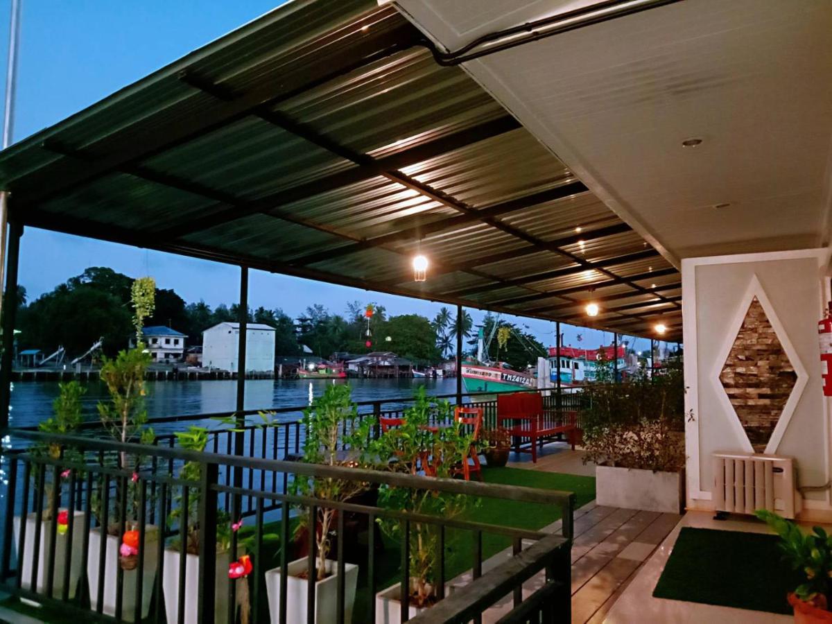 Chaiyai River Front Hotel Sichon Extérieur photo