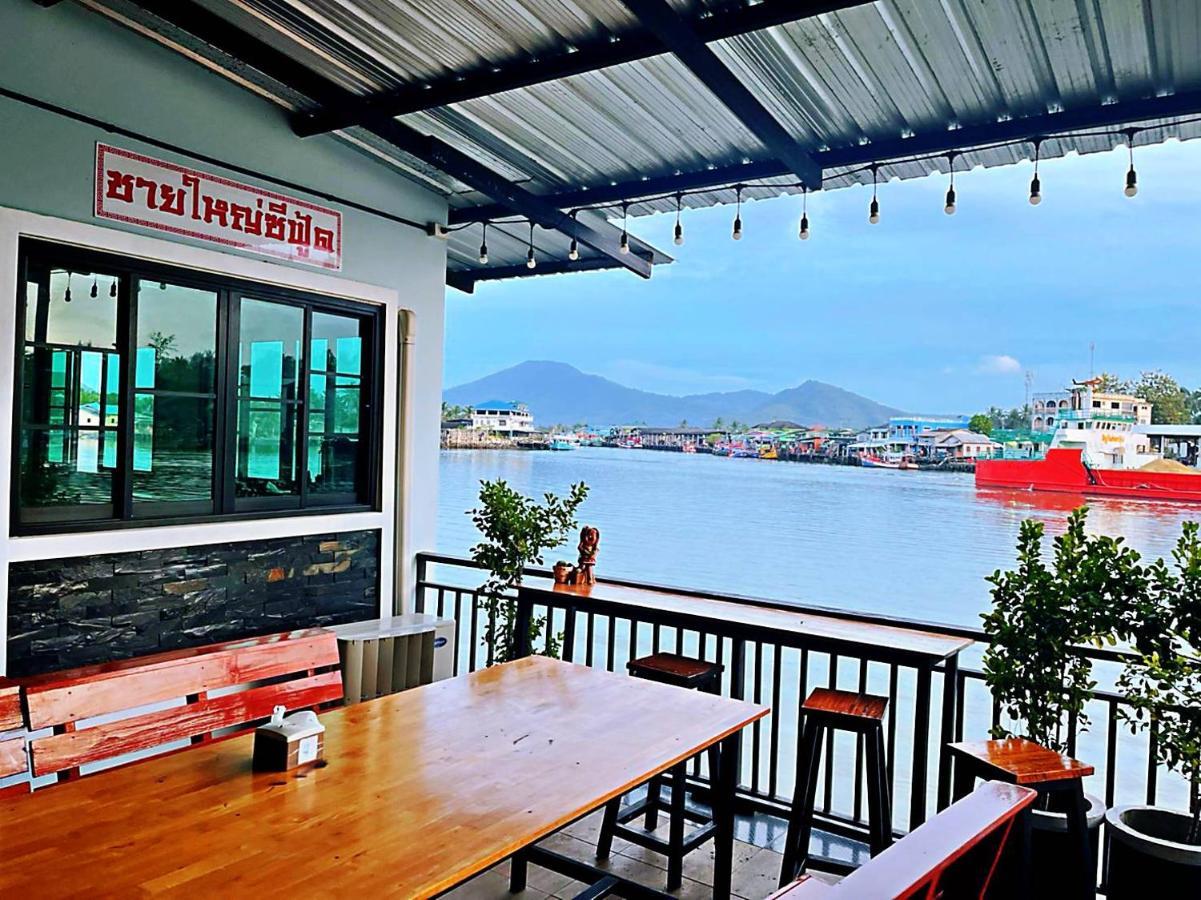 Chaiyai River Front Hotel Sichon Extérieur photo