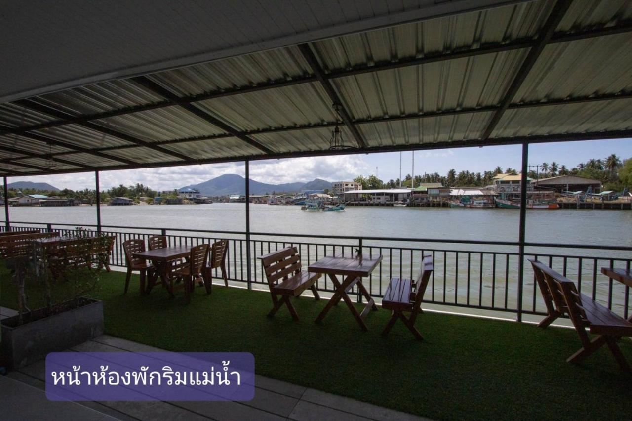 Chaiyai River Front Hotel Sichon Extérieur photo