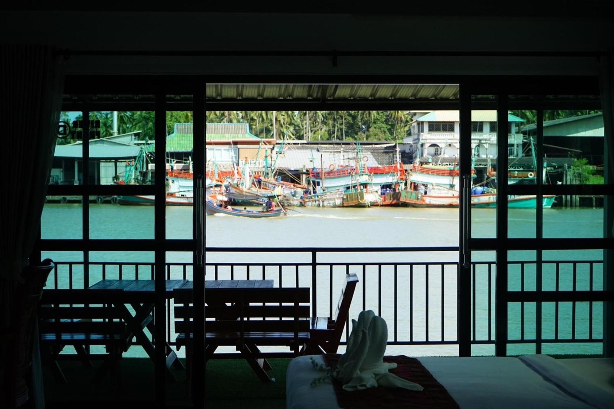Chaiyai River Front Hotel Sichon Extérieur photo