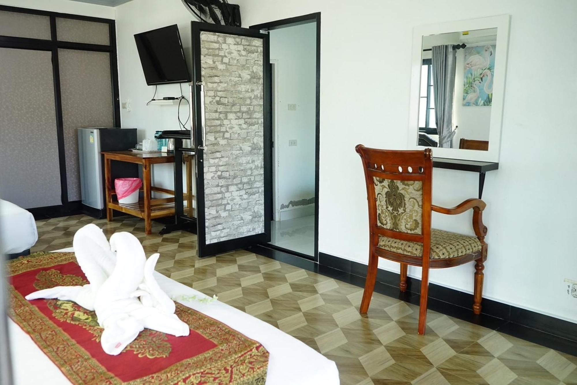 Chaiyai River Front Hotel Sichon Extérieur photo