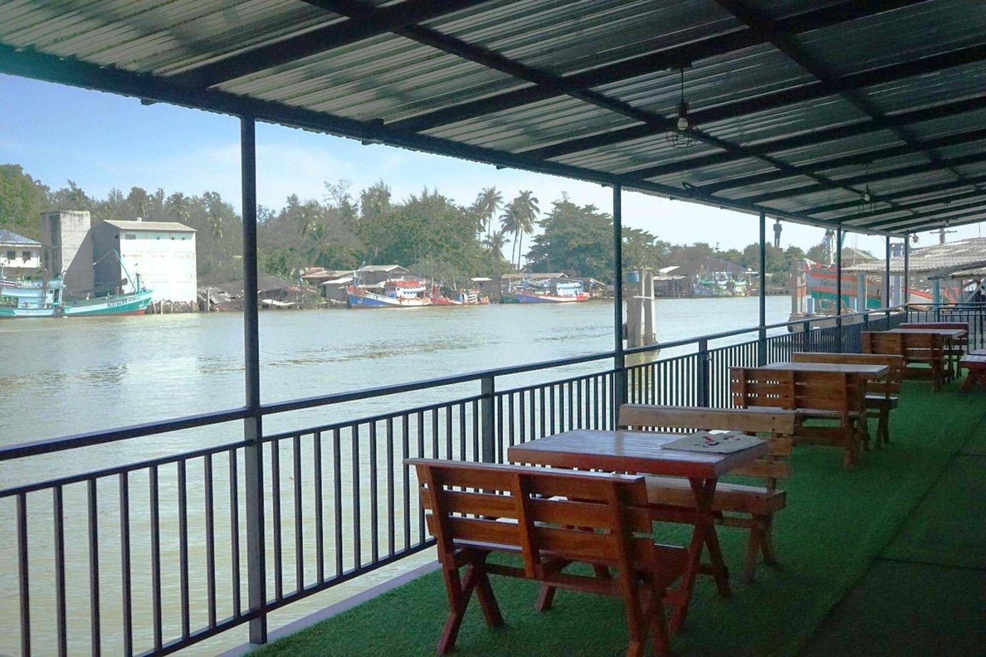 Chaiyai River Front Hotel Sichon Extérieur photo